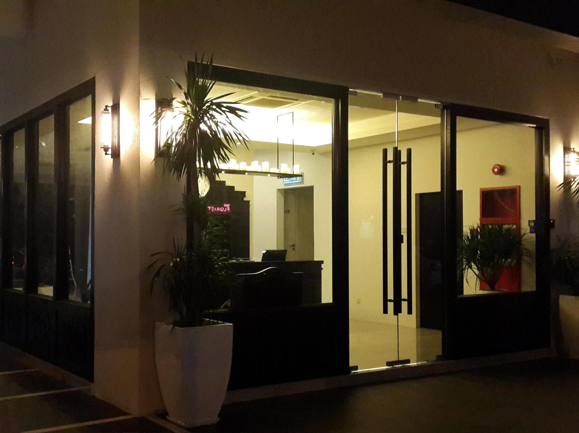 Manhattan Business Hotel Damansara Perdana Petaling Jaya Exterior foto