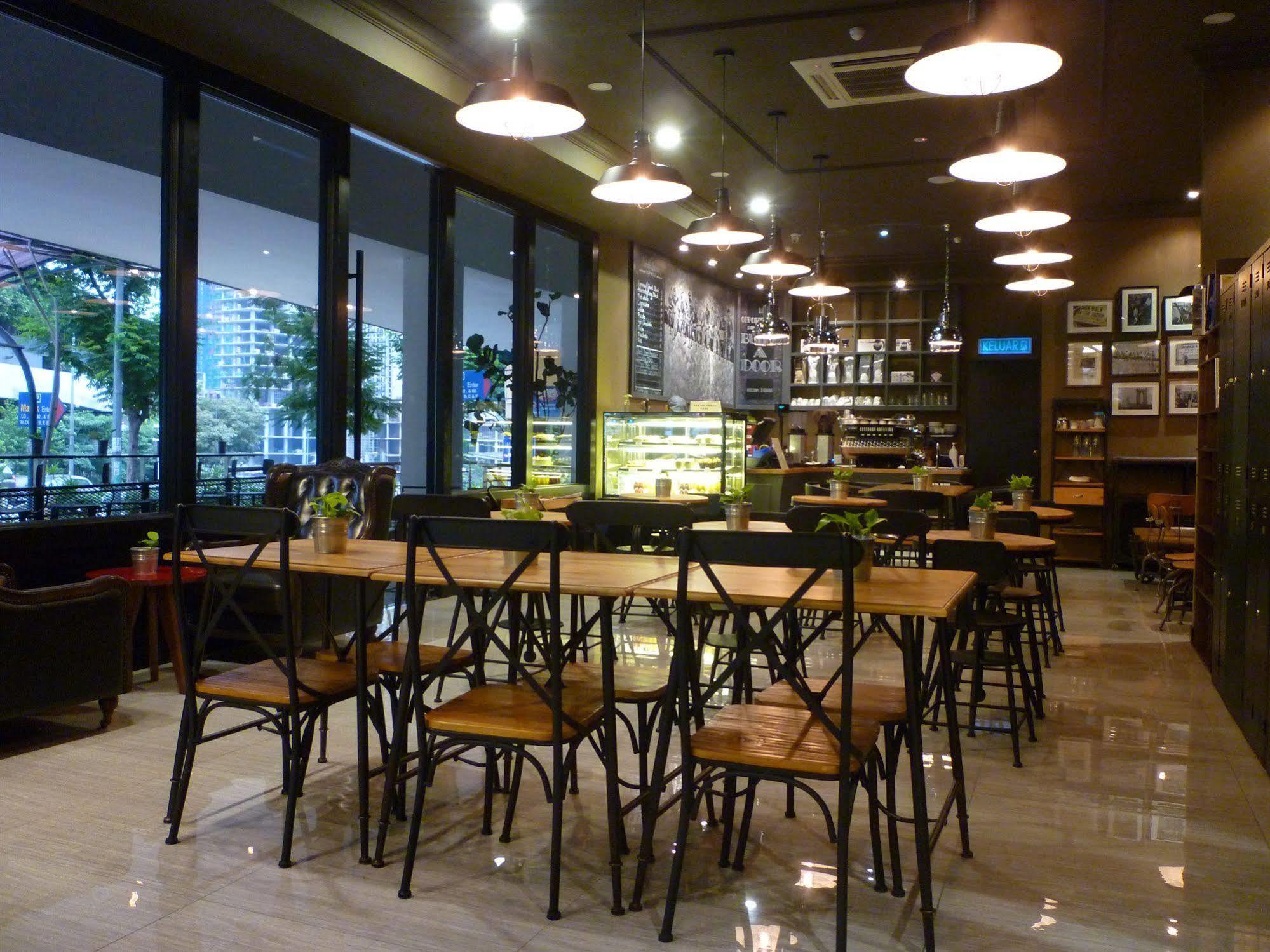 Manhattan Business Hotel Damansara Perdana Petaling Jaya Exterior foto